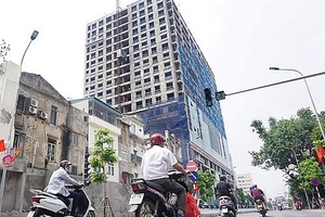 CĐT tòa nhà 8B Lê Trực kiện UBND quận Ba Đình: Hà Nội sẽ rà soát lại thủ tục xử lý công trình