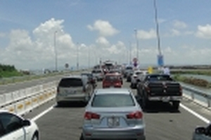 Chùm ảnh: Những chiếc xe đầu tiên chạy qua cầu vượt biển dài nhất Đông Nam Á