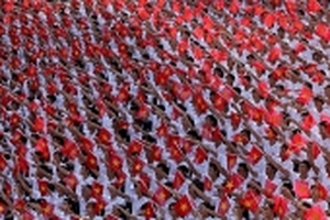 Dân tộc ta đi không gì cản nổi!