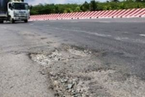 Tổng cục Đường bộ yêu cầu khắc phục đường BOT Cai Lậy bị hư hỏng