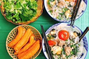 Mát trời rủ nhau đi ăn bún ốc cổ truyền ngon nức tiếng ở Hà Nội