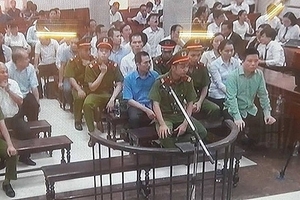 Xét xử Hà Văn Thắm sáng 8/9: Các GĐ chi nhánh cho rằng mang lại lợi nhuận cho OceanBank thay vì thiệt hại