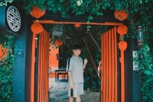 Sao review: Trịnh Tú Trung lang thang thành cổ Chiang Mai