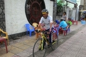 91 tuổi đạp xe khắp đất nước