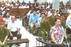 [Live] Xét xử Hà Văn Thắm sáng 11/9: Lãnh đạo Lọc hoá dầu Bình Sơn và Vietsovpetro nói gì về việc nhận lãi ngoài?