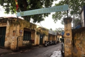 Hãng phim truyện Việt Nam bán bún phở kiếm thêm?