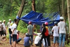 Bảo vệ ủy ban huyện tử vong trong tư thế treo cổ