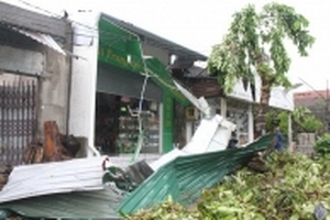 TT- Huế: Hơn 600 ngôi nhà tốc mái, 700m bờ biển sạt lở sau bão