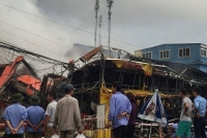 Hà Nội: Siêu thị lớn cháy rụi hoàn toàn trong đêm mưa bão