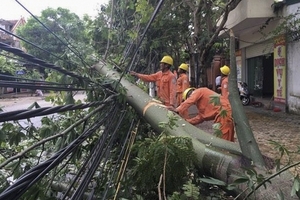 EVN khắc phục sự cố lưới điện sau bão số 10