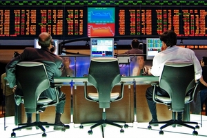 Giá cổ phiếu giảm 36%, Chủ tịch Đường Quảng Ngãi liên tục gom mua