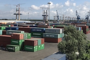 Hải Phòng cam kết rà soát, giảm phí cảng biển