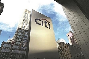 Ngân hàng toàn cầu: Kẻ co cụm, người bành trướng