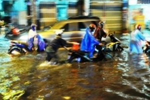 Dự báo thời tiết 21/9: TP.HCM mưa to, đề phòng lốc xoáy