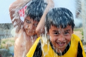 Sau bão, người dân vùng biển xem nước sạch quý hơn 'vàng'