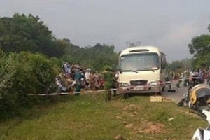 Nữ sinh lớp 11 tử vong dưới gầm xe khách trên đường tới trường