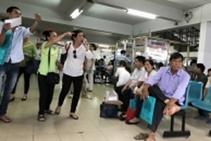 'Cò' khám chữa bệnh lộng hành