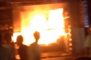 Cháy lớn làm 2 người thiệt mạng tại thị trấn Xuân Mai, Hà Nội