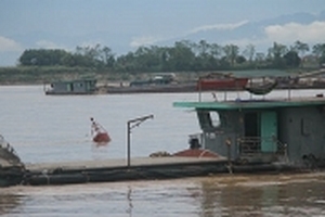 Ba Vì (Hà Nội): Lại ngang nhiên khai thác 'Cát tặc' trên sông Hồng