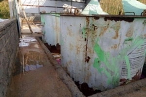 Những bể hóa chất lạ phát lộ sau bão số 10