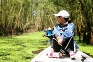 Mùa nước nổi đến rồi rủ nhau dạo chơi rừng tràm Trà Sư xanh mướt