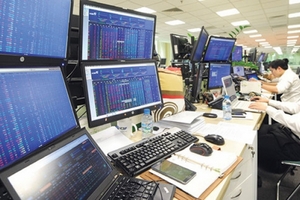 Cổ phiếu dầu khí hạ nhiệt, ROS, FIT và KLF đồng loạt bị bán tháo khiến VN-Index mất điểm