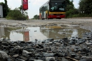 Thảm cảnh khó tin ở đại lộ hiện đại nhất Việt Nam