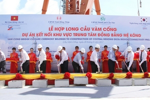 Chính thức hợp long cầu dây văng dài nhất ĐBSCL