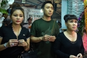 Trấn Thành, Việt Hương buồn bã đến viếng nghệ sĩ Khánh Nam lúc khuya