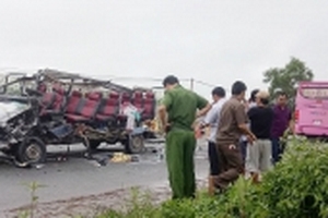 Vụ hai xe khách đối đầu, 6 người tử vong: 'Trước tai nạn, tài xế có nói buồn ngủ quá'