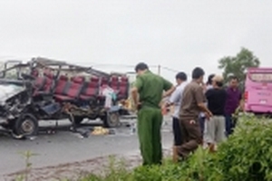 Tây Ninh: Hai xe khách đối đầu nhau, ít nhất 6 người tử vong