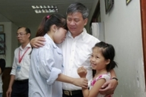 Vì sao nghỉ hưu, Viện trưởng lấy nhiều nước mắt của mọi người như vậy