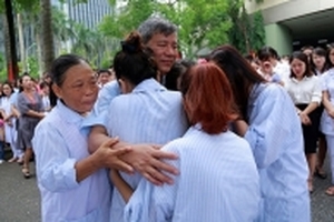 Những lý do khiến cả trăm người rơi nước mắt tiễn GS Nguyễn Anh Trí về hưu