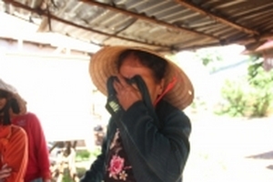 Trưởng Công an xã ‘tung cước’ dẹp vỉa hè: Tiểu thương khóc nấc khi nhớ lại lúc bị đá bay đồ