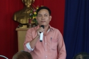 Đứng trước hội trường xin lỗi, Trưởng Công an xã đá bay đồ của tiểu thương được khen 'dũng cảm'