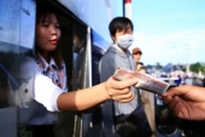 Quốc lộ 1 'tê liệt' từ sáng tới trưa vì tài xế 'bắt' trạm BOT Biên Hoà thu tiền lẻ