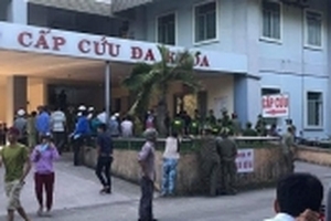 Quảng Ngãi: Người nhà 'tố' bệnh nhân chưa chết, bác sĩ đã đưa xuống nhà xác