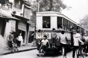 Nhớ Hà Nội nao nao thuở sớm khuya leng keng