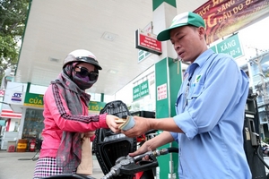 Xăng đã có thể giảm giá sâu hơn ?