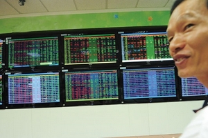 Thị trường điều chỉnh sau 2 phiên tăng, VN-Index xuống 807 điểm
