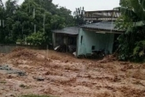Hòa Bình: 3 người chết, 20 ngôi nhà bị cuốn theo dòng nước lũ