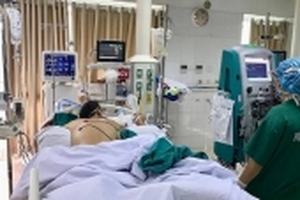 Bệnh nhân đang tiến triển tốt, người nhà quyết xin về vì thầy bói phán 'không qua được'