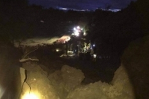 Sạt lở ở Hòa Bình: 16 người bị vùi lấp trong đêm