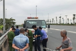 Xe cứu hộ mất lái lao vào nhóm người đi tập thể dục, 3 người thương vong