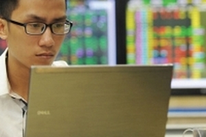 Thị trường chứng khoán 24/10: ROS tiếp tục làm trụ đỡ VN-Index