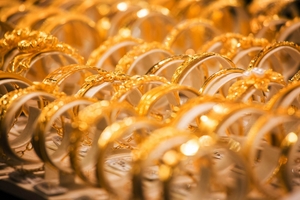 Giá vàng SJC hôm nay (27/10) đồng loạt giảm về ngưỡng 36 triệu đồng ở cả hai chiều mua - bán