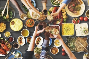 Ông lớn mạnh tay chi tiền quảng cáo, kết quả kinh doanh có tương xứng?