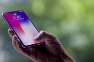 Người đàn ông bị bắt ở sân bay vì xách tay 14 chiếc iPhone X
