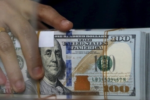 Tỷ giá USD hôm nay (10/11) giảm, giá vàng tăng ngày thứ 2 liên tiếp