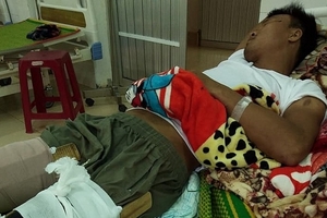 Sập nhà vợ mang thai tử vong, người chồng gãy cả 2 chân vẫn giúp đỡ hàng xóm 20 triệu đồng